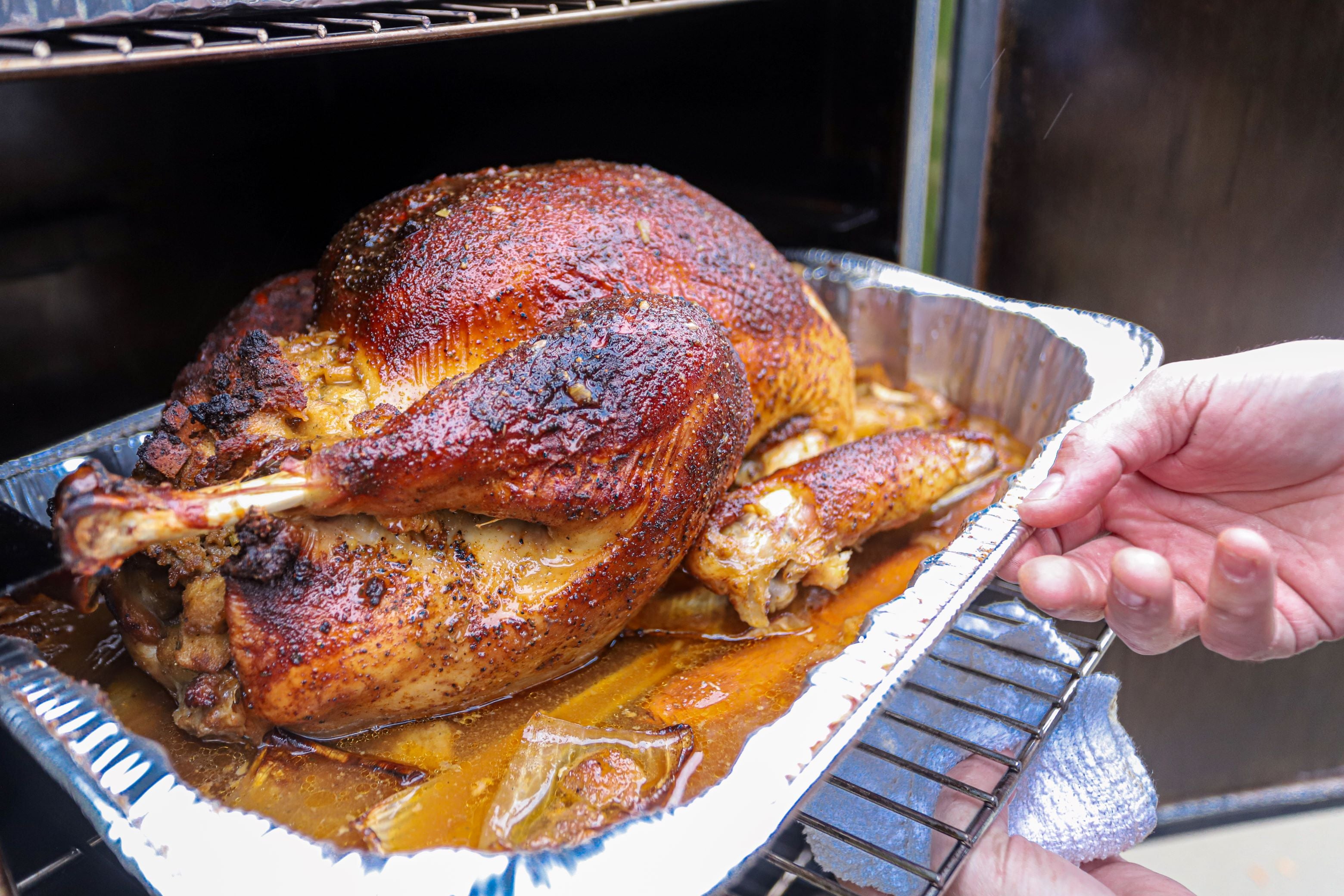 https://www.psseasoning.com/cdn/shop/articles/20231102151446-smoked-turkey.jpg?v=1703000974&width=3120